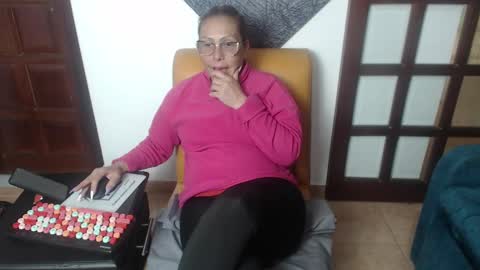 Snapshot of milf_brend chatting on January 21, 6:23 pm Milf Brend online show from January 21, 6:23 pm