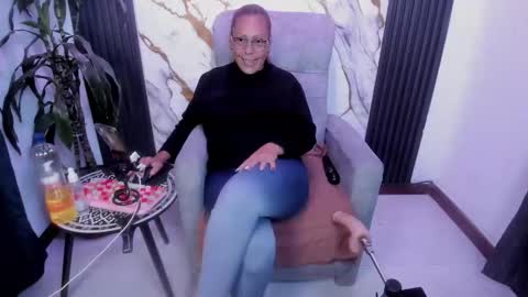  milf sikiu  online show from May 13, 10:15 pm
