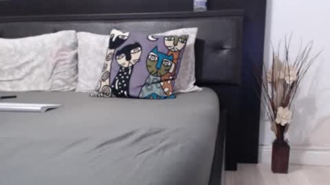 Snapshot of milfbiglips38 chatting on September 22, 4:33 am milfa online show from September 22, 4:33 am