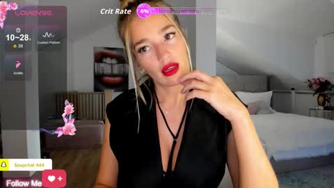 Snapshot of milfblondy chatting on October 1, 10:59 pm Ingrid online show from October 1, 10:59 pm