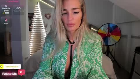 Snapshot of milfblondy chatting on January 25, 11:22 pm Ingrid online show from January 25, 11:22 pm