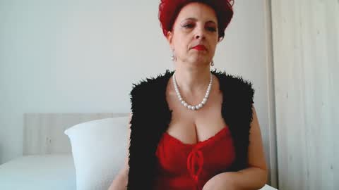 Snapshot of milffsupreme chatting on March 8, 11:03 am Milfsupreme online show from March 8, 11:03 am