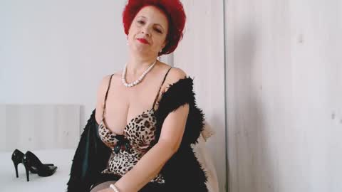 Snapshot of milffsupreme chatting on September 21, 12:15 pm Milfsupreme online show from September 21, 12:15 pm