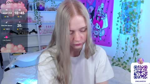 Snapshot of miliameow chatting on February 2, 11:21 pm Milia online show from February 2, 11:21 pm