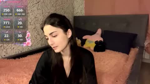 milinanoir online show from March 23, 8:15 pm