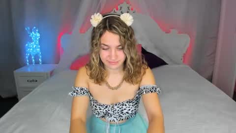 Snapshot of milkablond chatting on December 16, 12:37 am milkablond online show from December 16, 12:37 am