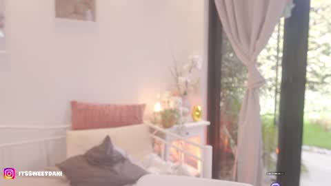 milky_0 online show from July 17, 7:28 pm