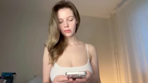 milky__way_ online show from December 17, 12:31 pm