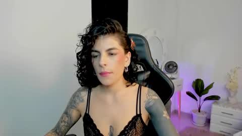 Snapshot of milla_pixxie chatting on December 6, 6:04 am Milagros online show from December 6, 6:04 am