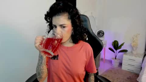 Snapshot of milla_pixxie chatting on December 4, 7:06 am Milagros online show from December 4, 7:06 am