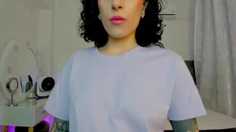 Snapshot of milla_pixxie chatting on December 17, 5:18 am Milagros online show from December 17, 5:18 am