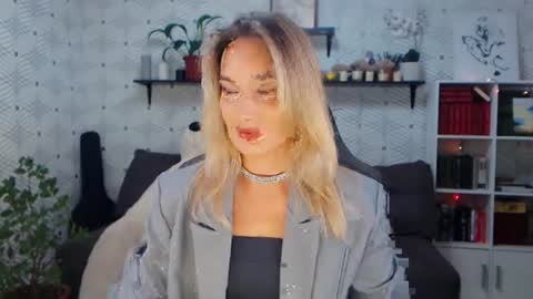 MillaXQueen online show from June 13, 1:30 pm
