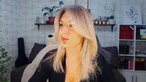 MillaXQueen online show from May 22, 2:26 pm