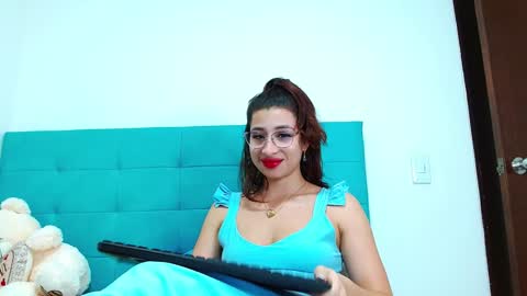 Snapshot of miller_sweet chatting on December 16, 12:15 am Aleja online show from December 16, 12:15 am