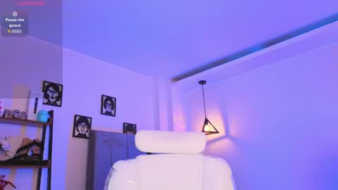 miller_vanessa_ online show from April 29, 8:47 pm