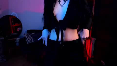 milleycyrus_ online show from March 14, 1:23 pm