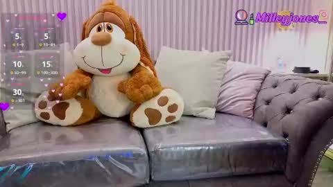 milleyjones_ online show from July 6, 11:48 am