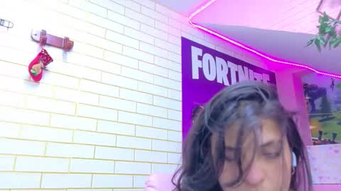 millybell303av online show from February 26, 11:48 pm