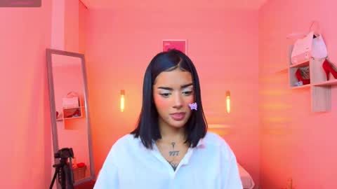 milu_carbajal_x online show from December 1, 8:44 pm
