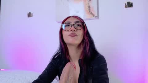 miluv19 online show from February 23, 7:02 pm