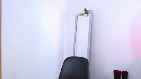 Mily Ortiz online show from October 13, 1:36 pm