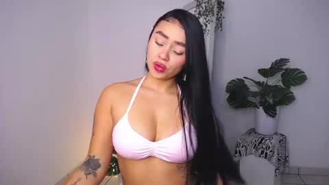 Mily Ortiz online show from July 28, 6:20 pm