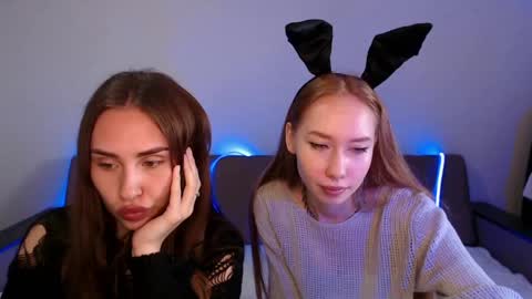 mimi_red online show from April 21, 12:45 pm