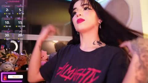 Snapshot of ming_yue_ chatting on September 27, 5:03 am My name is Fer Nice to meet you give it a thumbs up please its important online show from September 27, 5:03 am