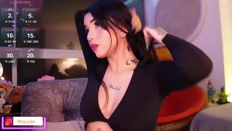 Snapshot of ming_yue_ chatting on October 3, 5:23 am My name is Fer Nice to meet you give it a thumbs up please its important online show from October 3, 5:23 am