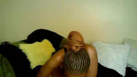 minieme001 online show from March 6, 7:53 pm