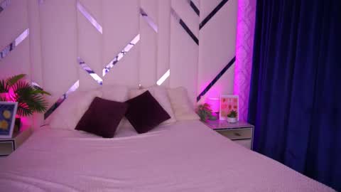 minifox_ online show from October 19, 8:16 am