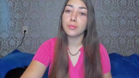 Snapshot of mira_bloempje chatting on October 7, 7:13 am Mira online show from October 7, 7:13 am