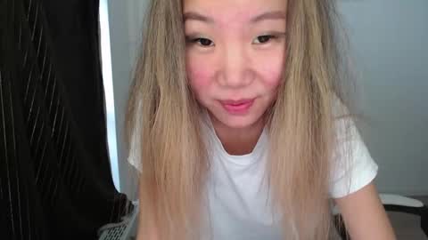 mira_g online show from October 23, 1:06 pm