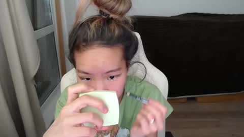 mira_g online show from November 30, 2:43 pm