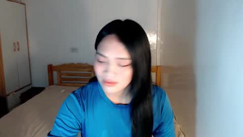 Snapshot of mira_luna222 chatting on December 2, 3:34 pm Mira Bella online show from December 2, 3:34 pm