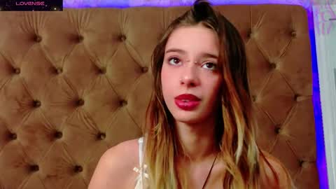 mira_lynxx online show from December 3, 5:32 am