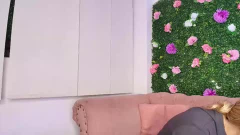 Snapshot of miranda_villa chatting on September 23, 12:36 pm Miranda online show from September 23, 12:36 pm