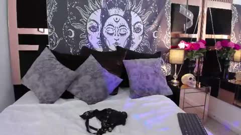 Miranda  online show from August 5, 5:30 pm