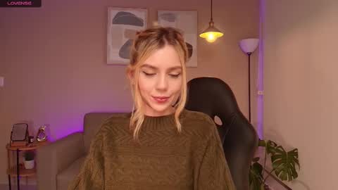 Snapshot of mirandashaw chatting on February 9, 11:36 pm Miranda Shaw online show from February 9, 11:36 pm