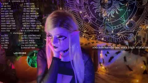Snapshot of mirareed chatting on October 7, 1:43 am mirareed online show from October 7, 1:43 am