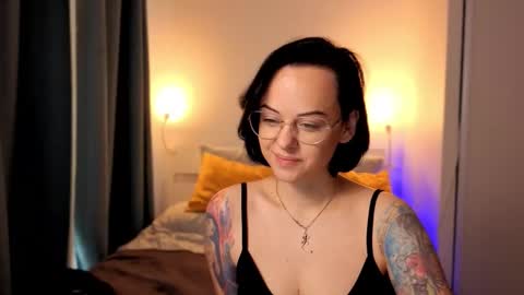 Snapshot of miraskyy chatting on October 7, 2:54 pm MiraSkyy online show from October 7, 2:54 pm