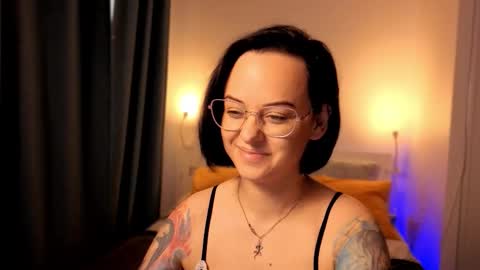 Snapshot of miraskyy chatting on October 3, 3:06 pm MiraSkyy online show from October 3, 3:06 pm