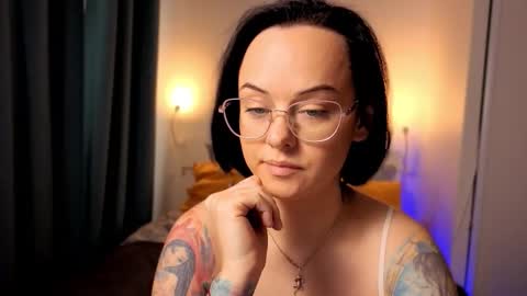 Snapshot of miraskyy chatting on October 4, 3:16 pm MiraSkyy online show from October 4, 3:16 pm
