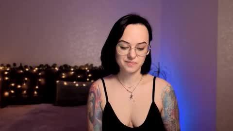 MiraSkyy online show from December 18, 9:30 pm