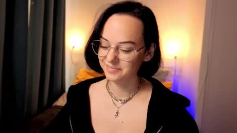 Snapshot of miraskyy chatting on October 6, 2:34 pm MiraSkyy online show from October 6, 2:34 pm