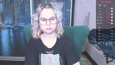 Kira online show from December 17, 3:39 am