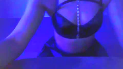 Snapshot of mirra_sins chatting on October 9, 9:52 pm Mirra online show from October 9, 9:52 pm