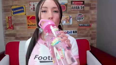 Snapshot of miss__lunna chatting on February 15, 11:06 am Lunna online show from February 15, 11:06 am