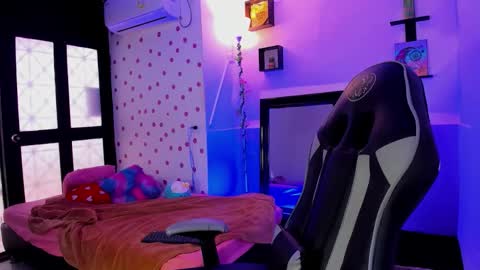 Akemi 3 online show from October 4, 1:50 pm