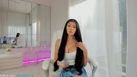 Snapshot of miss_diamond__ chatting on October 21, 7:01 am miss_diamond__ online show from October 21, 7:01 am